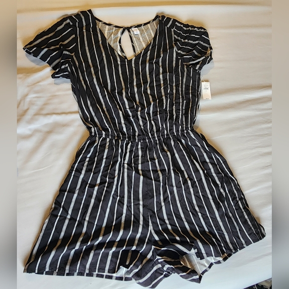 NWT Old Navy romper size M - Picture 4 of 6